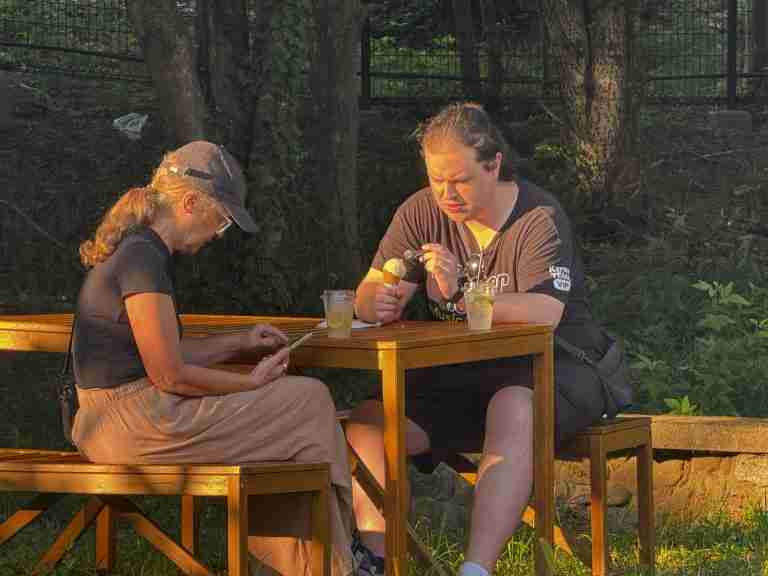 2 people eating ice cream in Hakao